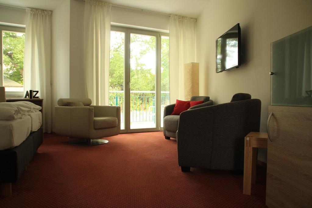 Hotel Lindenstrasse Neuenhagen bei Berlin Eksteriør billede