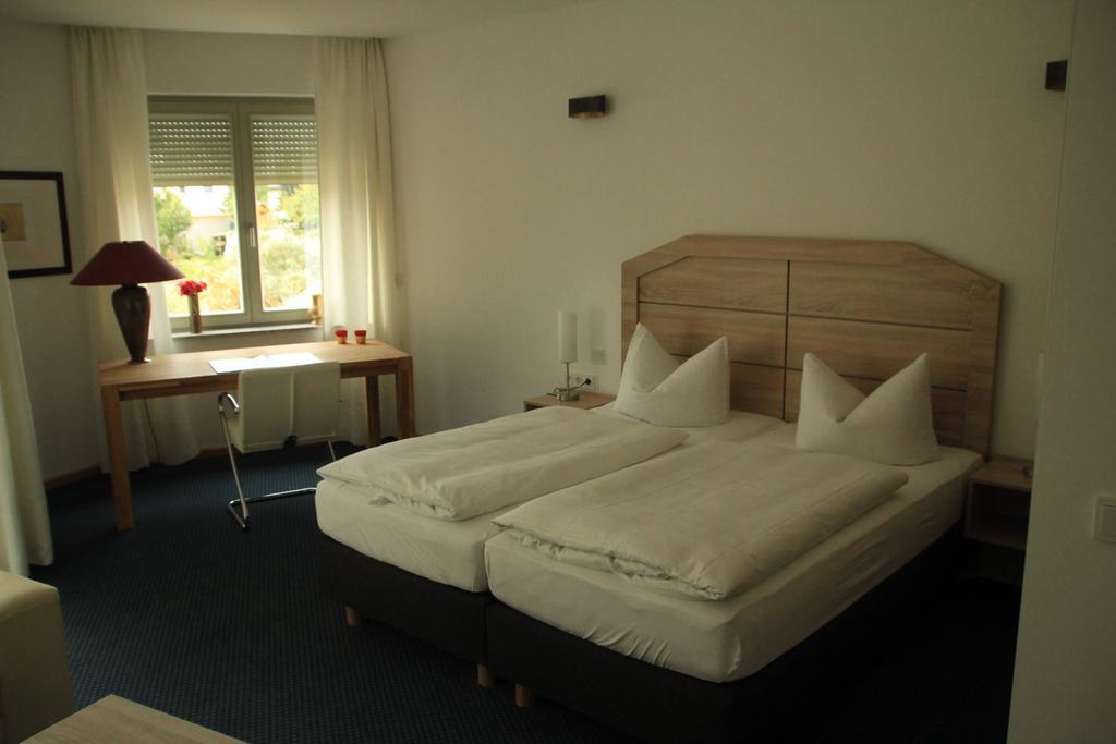 Hotel Lindenstrasse Neuenhagen bei Berlin Eksteriør billede